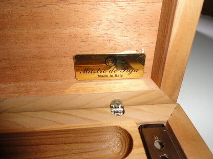 Mastro de Paja Travel size Humidor . # 002