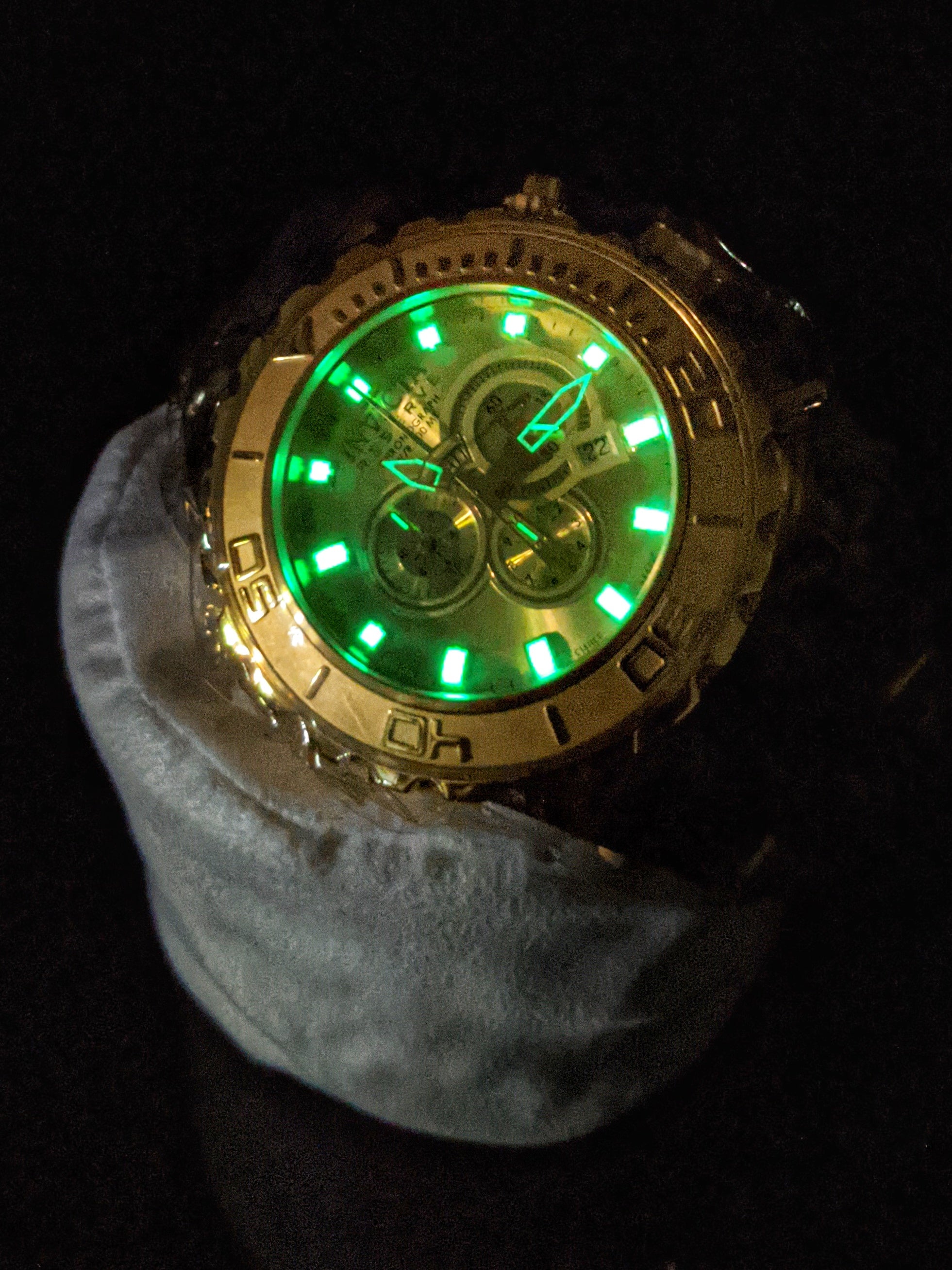 Invicta subaqua outlet gold